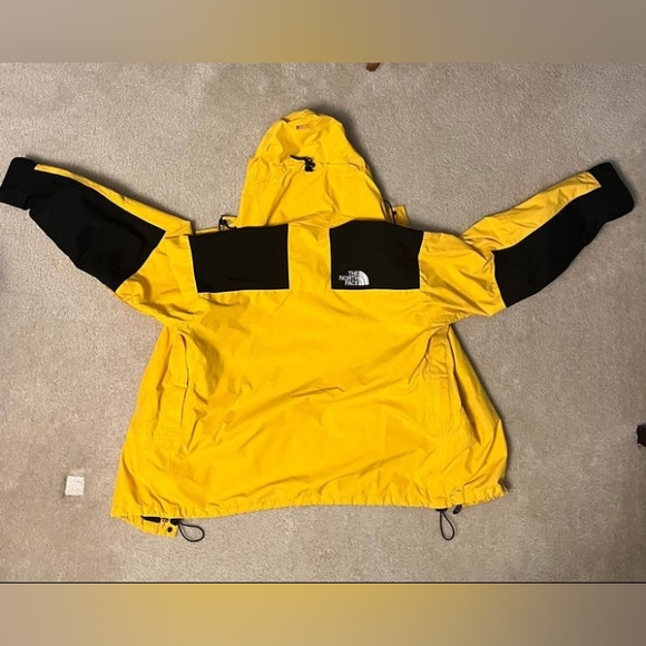 Men's North face Windbreaker - Picture 3 of 4